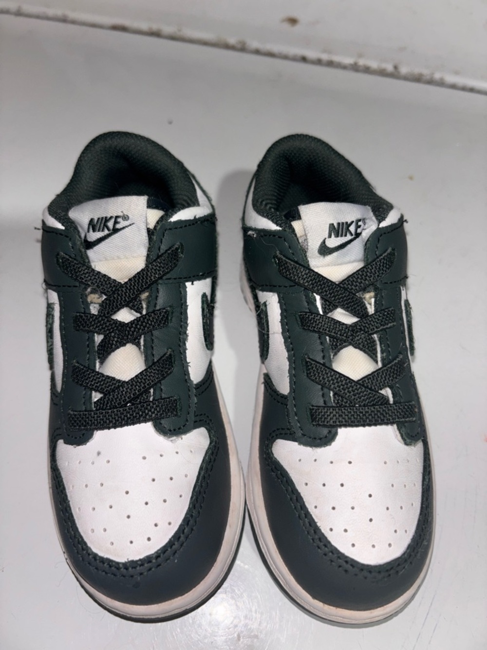 Nike Kids Low-Top Sneakers in Dark Green and White - Picture 3 of 8